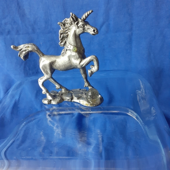 Unicorn Vintage Figurine With Crystal Ball & Green Stone Very Detailed Vintage - Picture 3 of 16